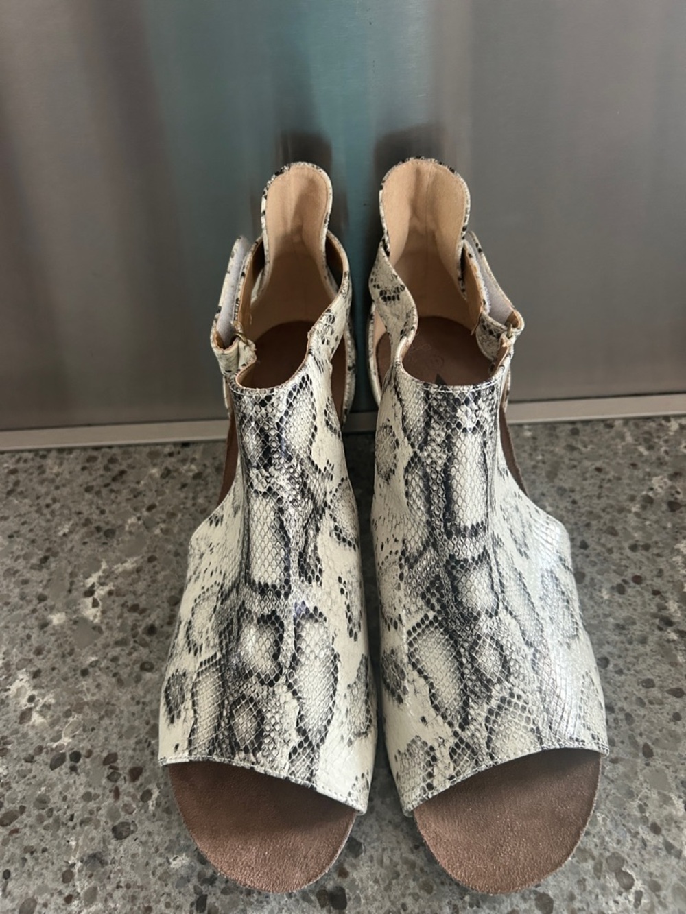 Snake-Print Open-Toe Slingback Sandals - Neutral